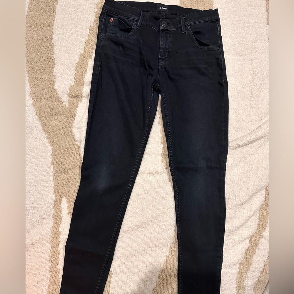 Straight leg black Hudson jeans in EUC! Medium stretch and mid rise I’d say!